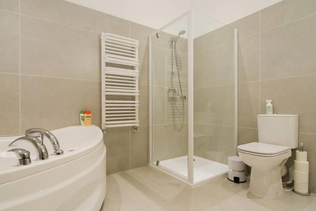 Modern & Spacious 80M2 Apartment In Riga Old Town Zewnętrze zdjęcie